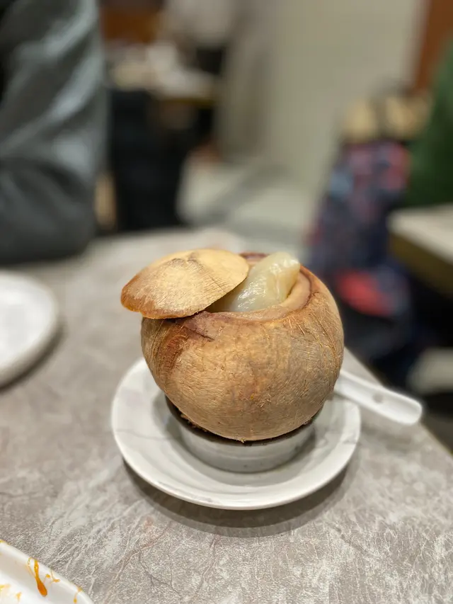 椰皇燉珍寶花膠