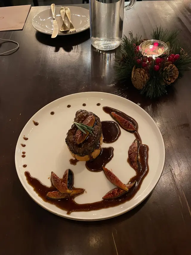 香煎鵝肝配黑醋無花果