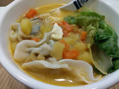 咖喱湯素雞扒湯意粉配3隻素餃