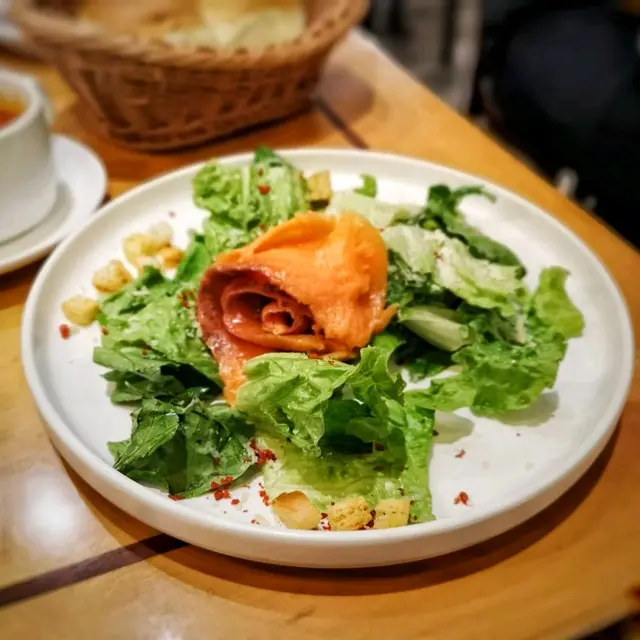 煙三文魚凱撒沙律