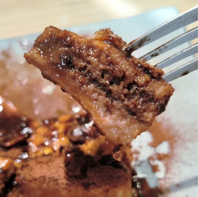 西多夾層有榛子醬.切開進食有一陣陣煉奶.阿華田及榛子醬味道.甜甜好香濃啊!👍😋😋😋