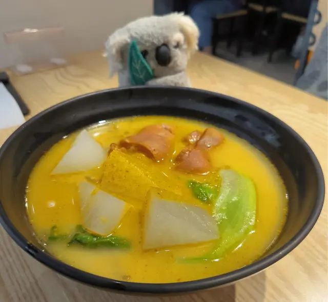 兩餸揀選豬手拼蘿蔔.麵底改選蕃薯粉加咖喱湯底👍😋😋😋