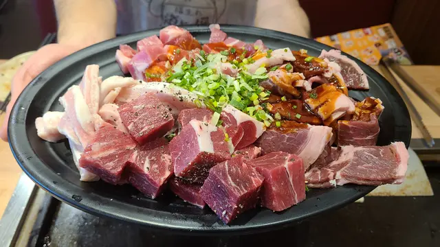 牛板腱, 一口牛, 一口豚, 豬頸肉
