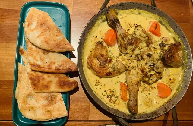 法芥醬忌廉燴黃油春雞配烤中東烤餅