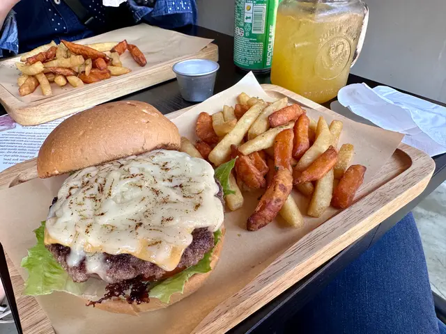 雙色芝士牛肉漢堡