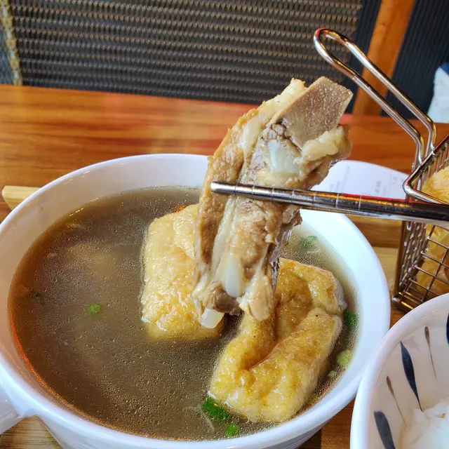 新加坡白胡椒排骨茶配白飯+油條