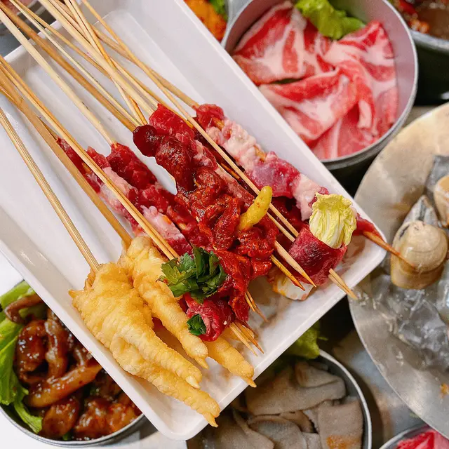 鳳爪、香菜牛肉、爆汁牛丸、羊肉串都超級推薦大家encore！鍾意食香菜嘅朋友仔，一定知香菜牛肉依2樣結合嘅滋味嘅！🤤