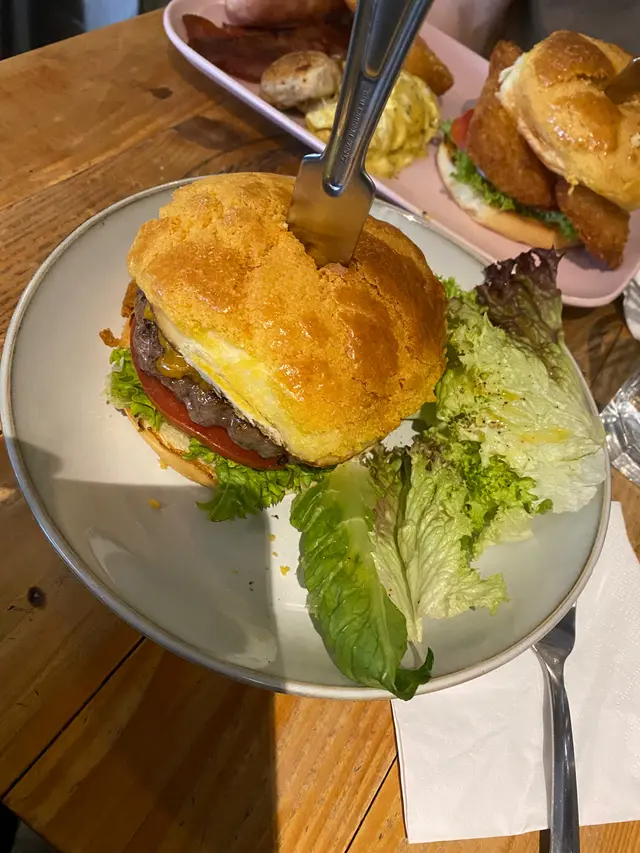 菠蘿包Classic  beef  burger  