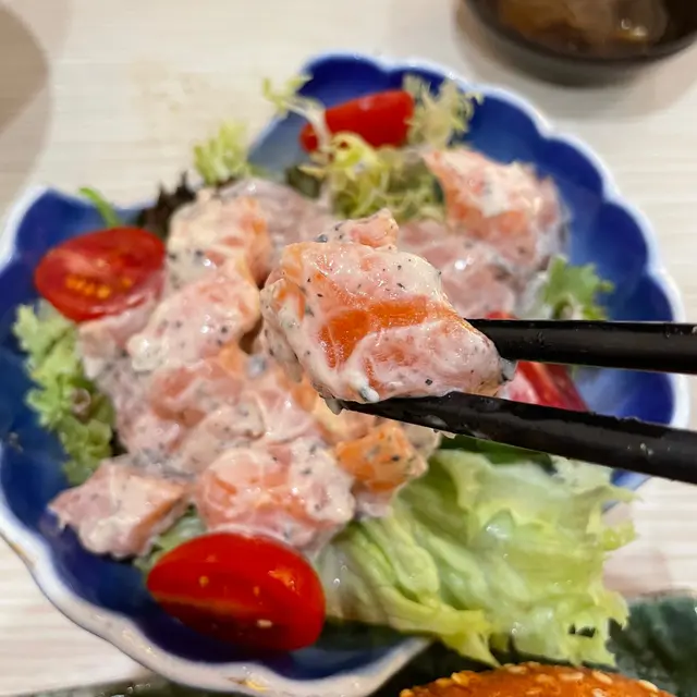 黑松露三文魚沙律