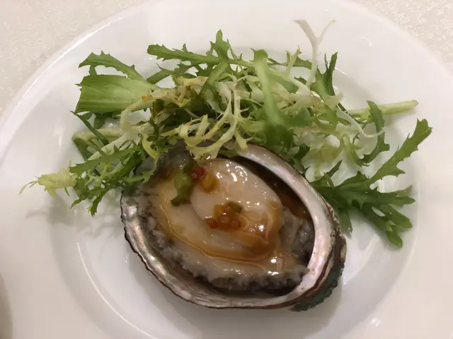 特式冰鎮鮑魚配燒汁芥辣醬