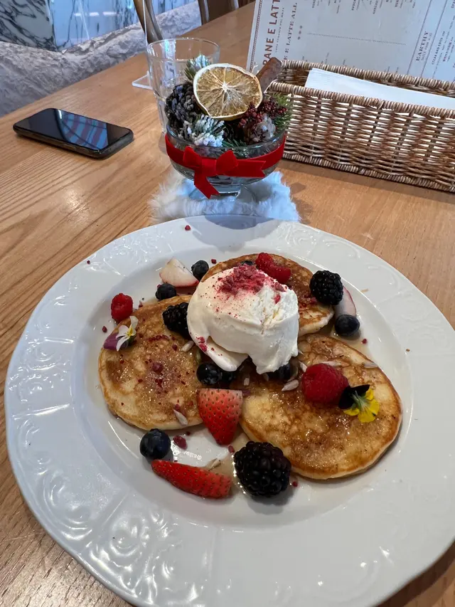 賣相靚,班㦸夠多糖漿夠甜,雪糕🍦ok,可惜我不好👎雜莓