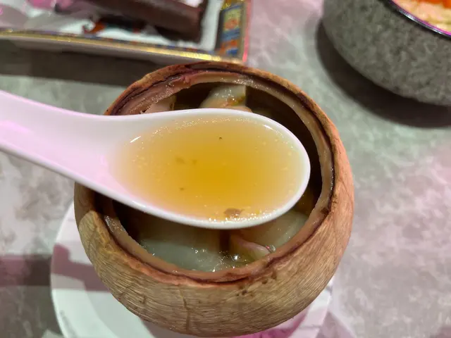椰皇雞燉珍寶花膠