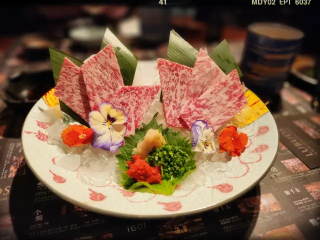 日本產黑毛和牛刺身（$328/六片）