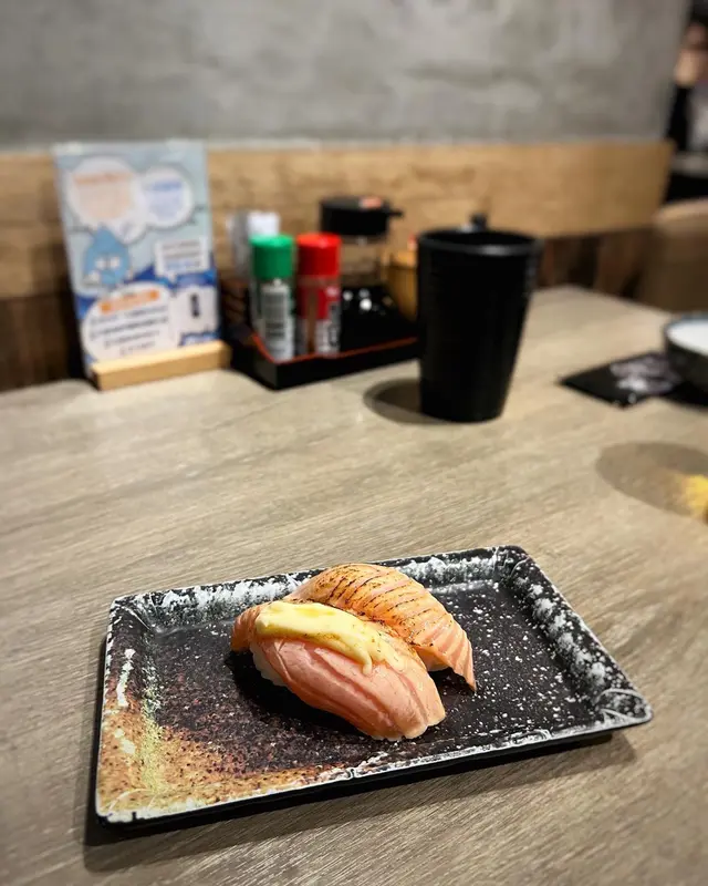 火炙芝士三文魚腩 • 火炙三文魚腩