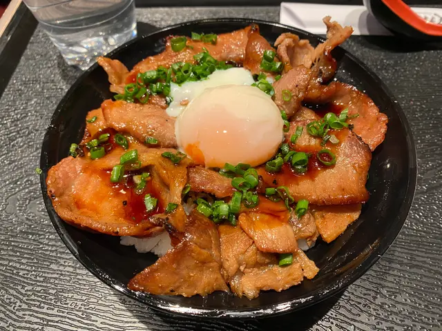 豚肉丼 (西班牙豚梅肉)