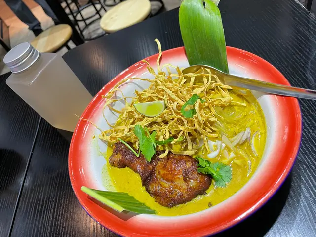 泰北雞腿金湯麵