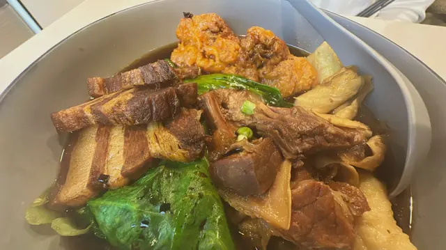 紅白相間,滷得幾入味。