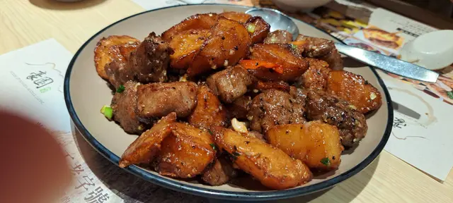 黑椒薯仔牛柳粒