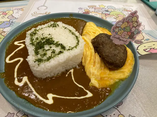 🐻❄️白熊和牛漢堡扒咖喱蛋包飯