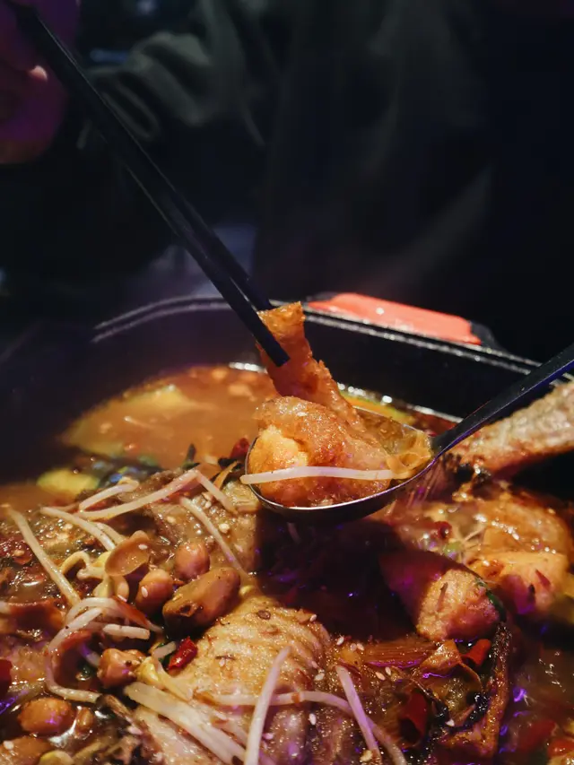 招牌烤江團魚鍋