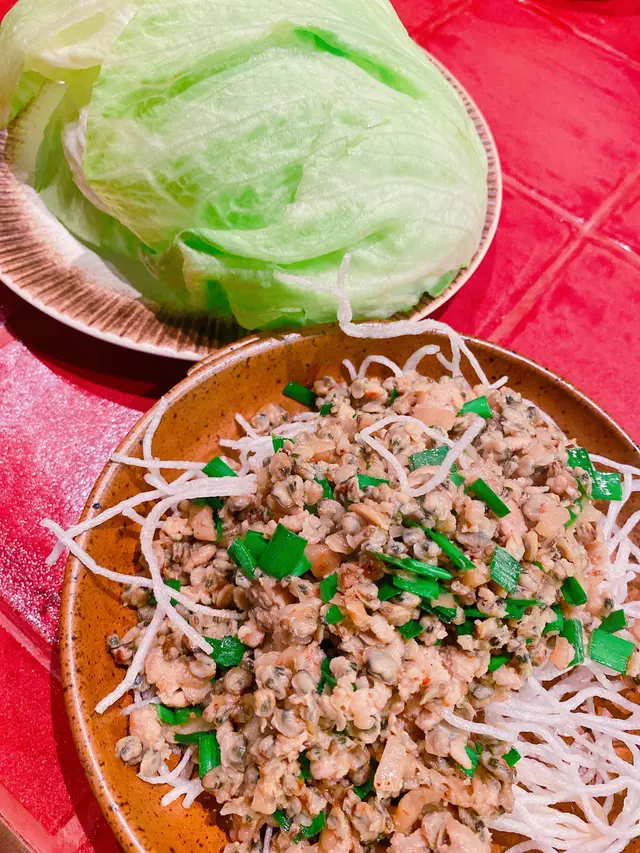 蜆仔肉生菜包