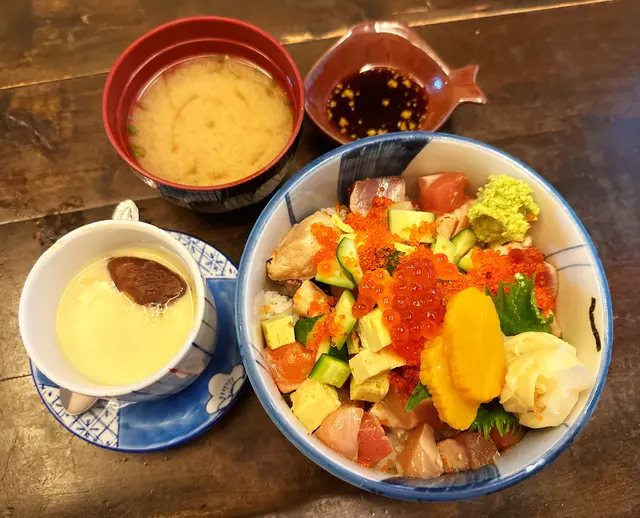 火炙雜錦魚生飯定食