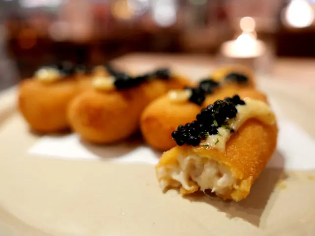 香蔥魚子醬炸馬介休卷