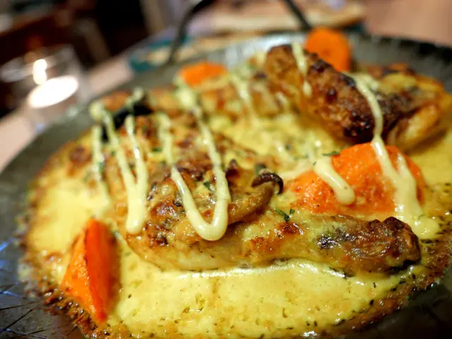 法芥醬忌廉燴黃油春雞配烤中東烤餅