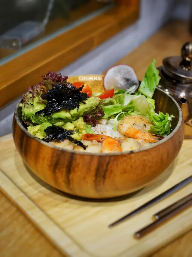 龍蝦湯配牛油果大蝦稻庭烏冬