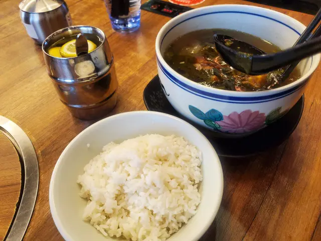 鴨腿湯飯湯很熱好味