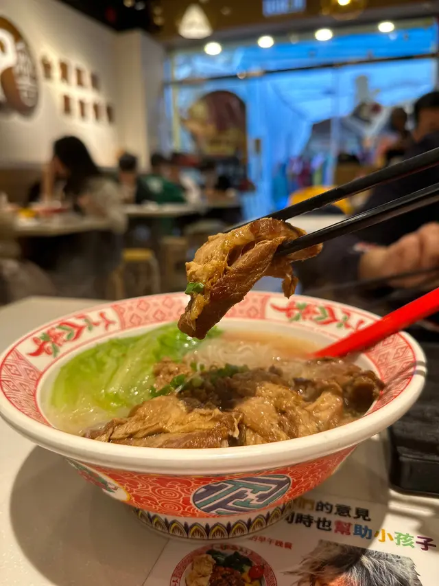 肉燥蔥燒豬軟骨湯新竹米粉