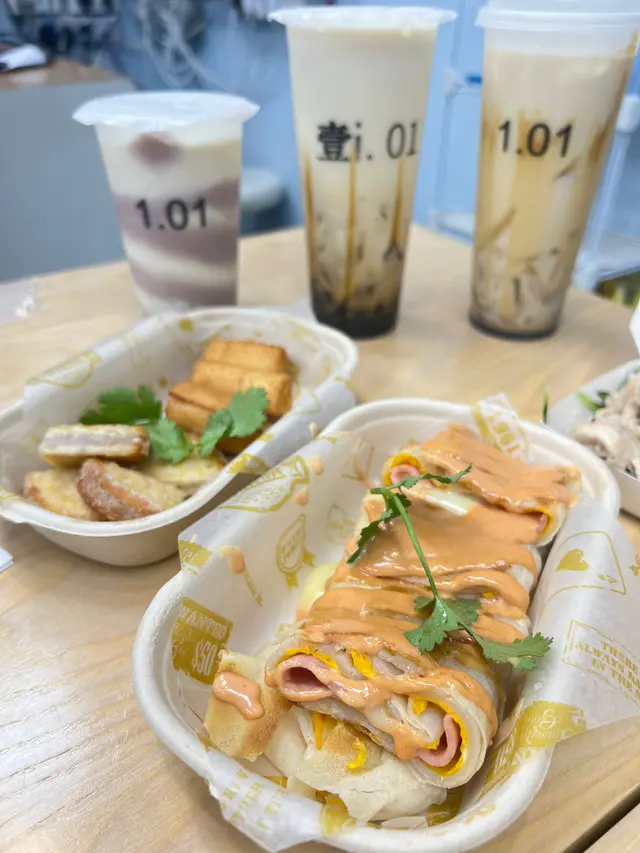 芝士火腿配千島醬( ̀⌄ ́)絕配