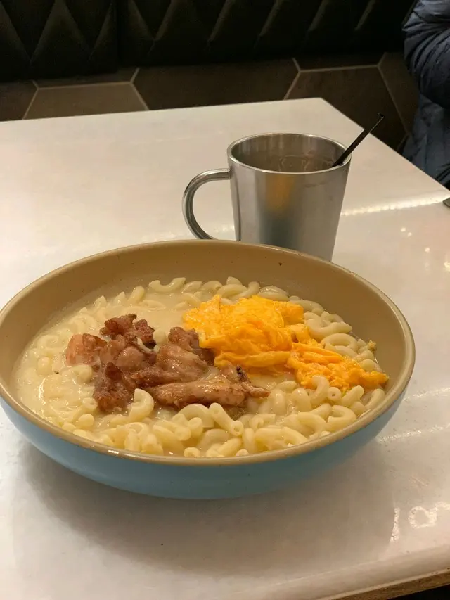 香草雞排通粉配鮮奶炒滑蛋