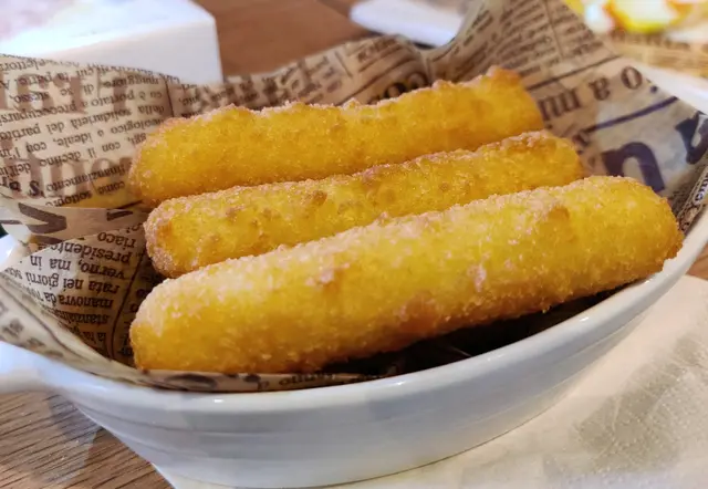 一上枱已經被友人搶食，只能影餘下3條