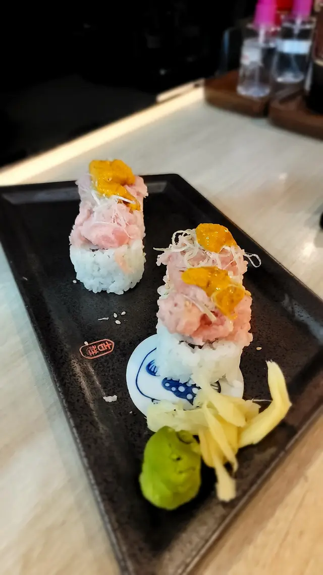 碎蔥吞拿魚腩海膽卷