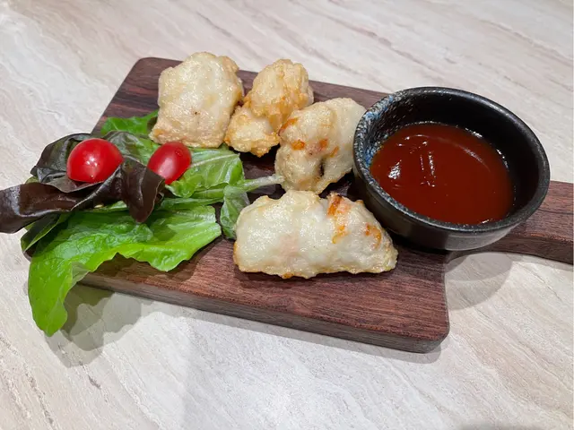 櫻花蝦花枝餅