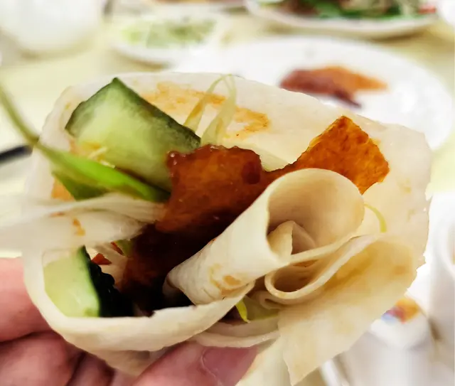 餅皮比較厚身啲青瓜段新鮮爽脆鮮甜！👍😋😋😋