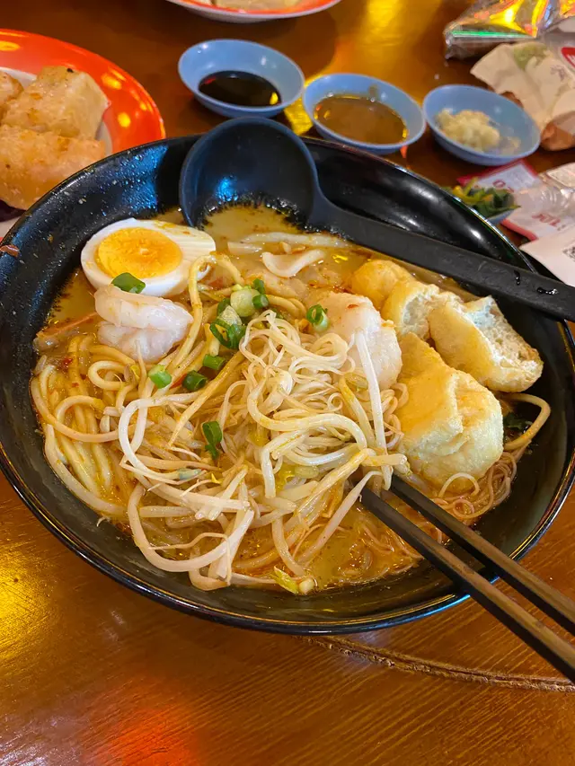 喇沙湯底冇乜味,海鮮一般