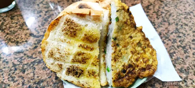 包好鬆軟，有方形炭燒痕，有炭燒香味