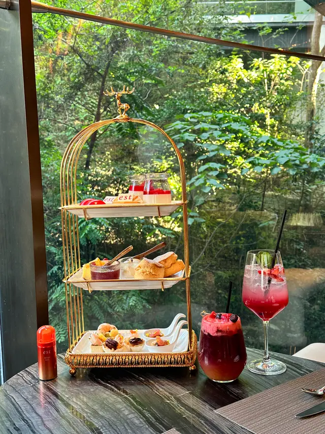 Afternoon  tea  set