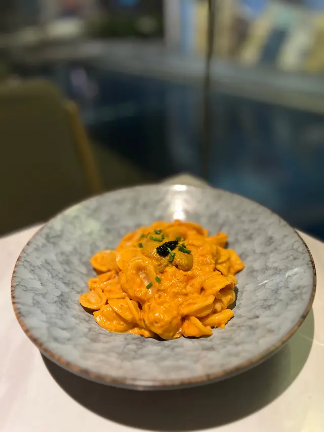 海膽黑魚子醬蟹肉貓耳朵粉
