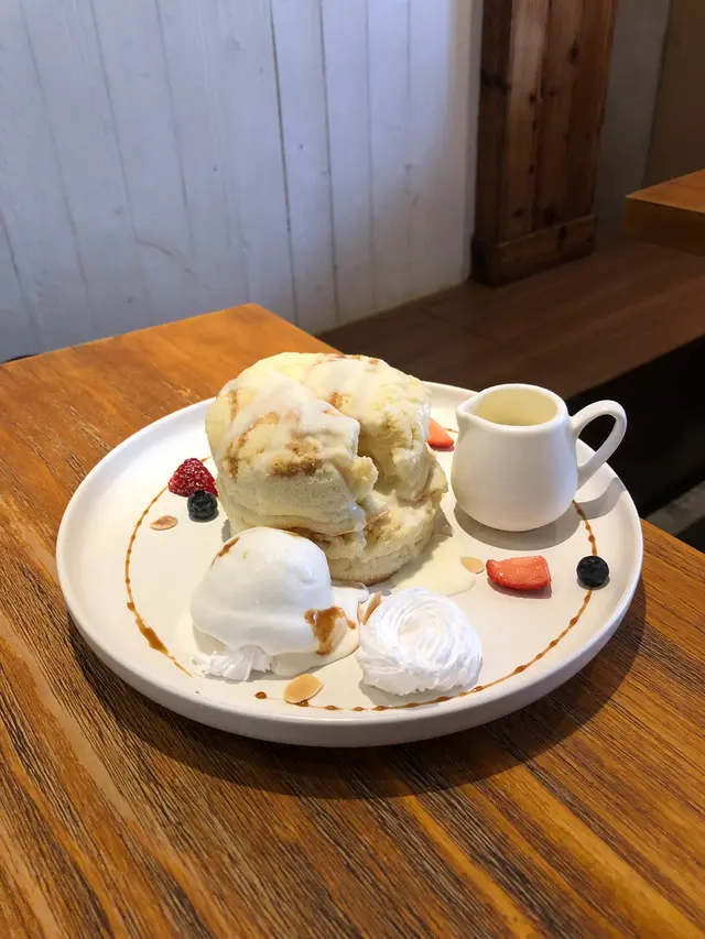 厚pancake伴海鹽芝士卡士達醬及雲尼拿雪糕