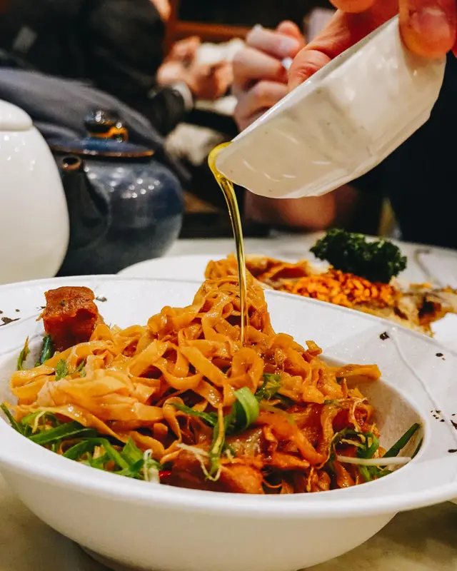 包你撈起 (豬筋撈粗麵)