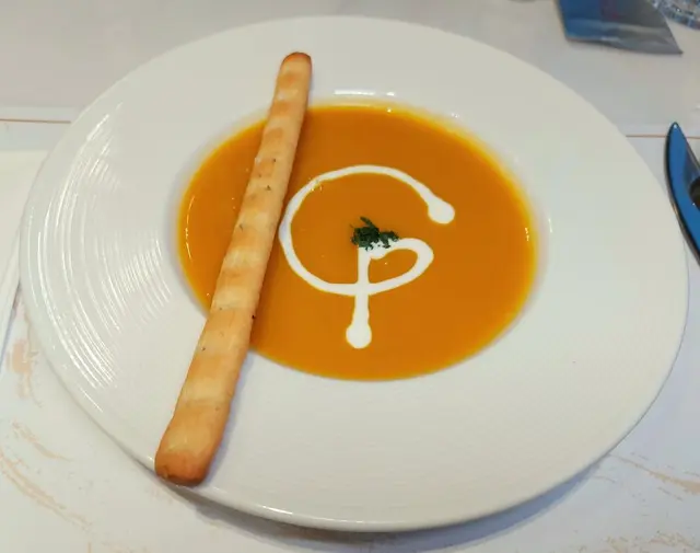 南瓜忌廉湯配香草麵包條