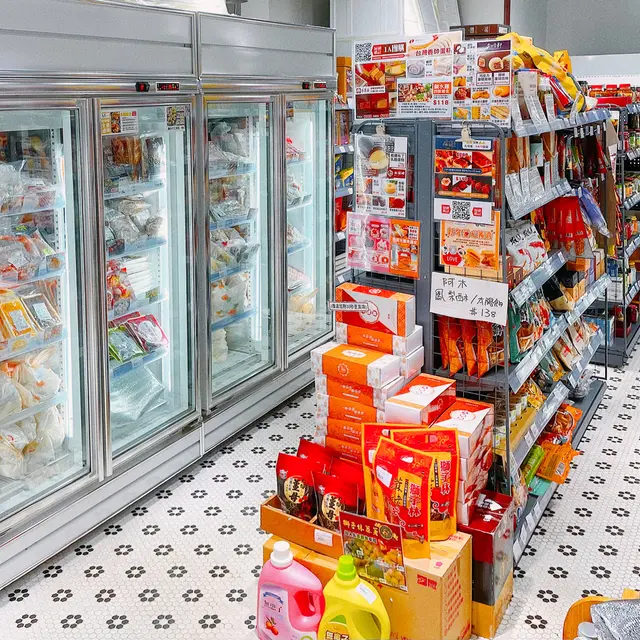 佢仲有甜品飲品同埋一啲日常生活嘅貨品，全部都好有台灣風味！