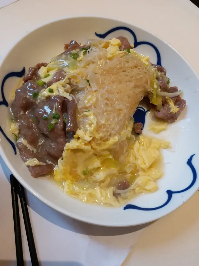 滑蛋鮮牛肉煎米粉