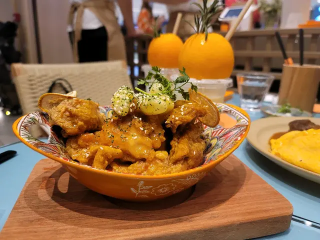 橘子汁好同炸雞好夾,估唔到唔係專食韓國炸雞既地方,炸雞做到如此香脆嫩滑