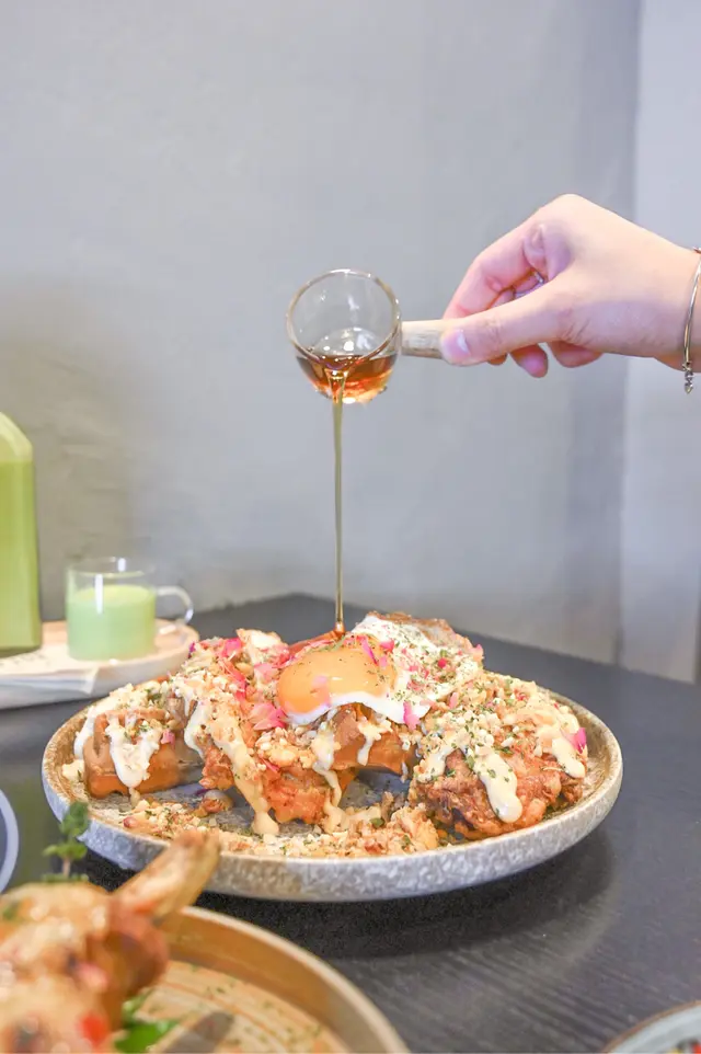 自家製芥末洋蔥醬炸雞窩夫