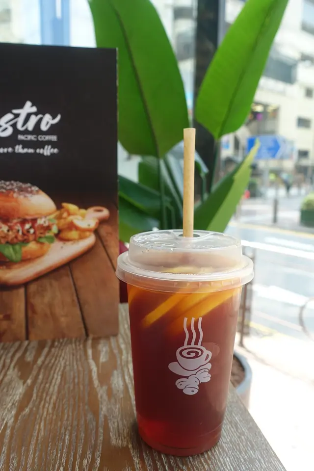 有 4片檸檬，冰凍透心涼