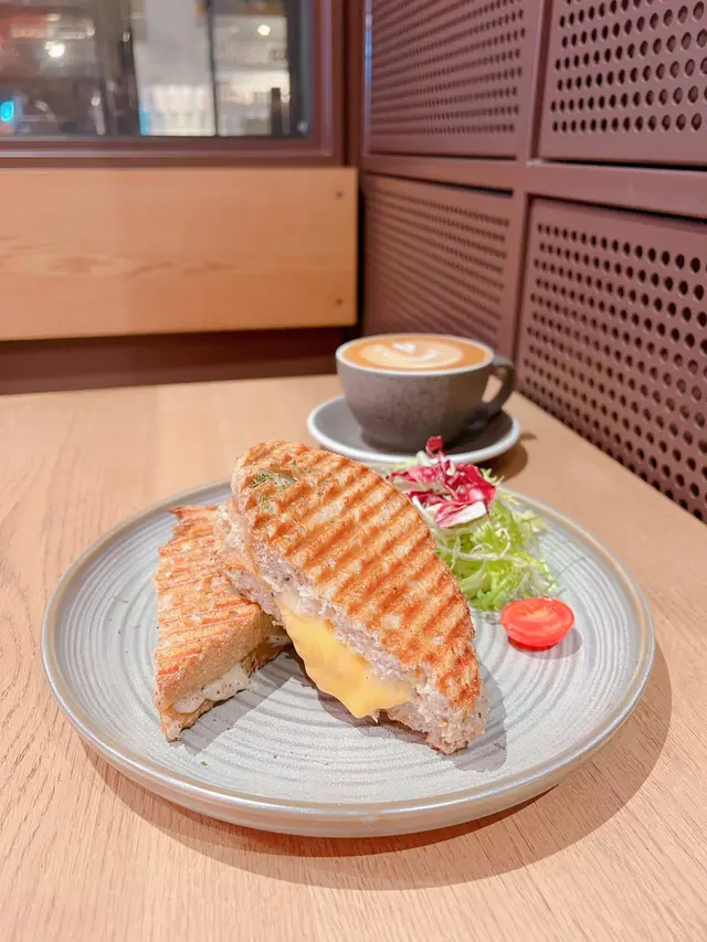 Tuna Melt Sandwich with Salad